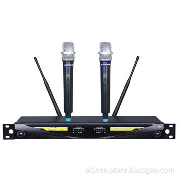 UHF Wireless Microphone with Working Distance of 200 Feet